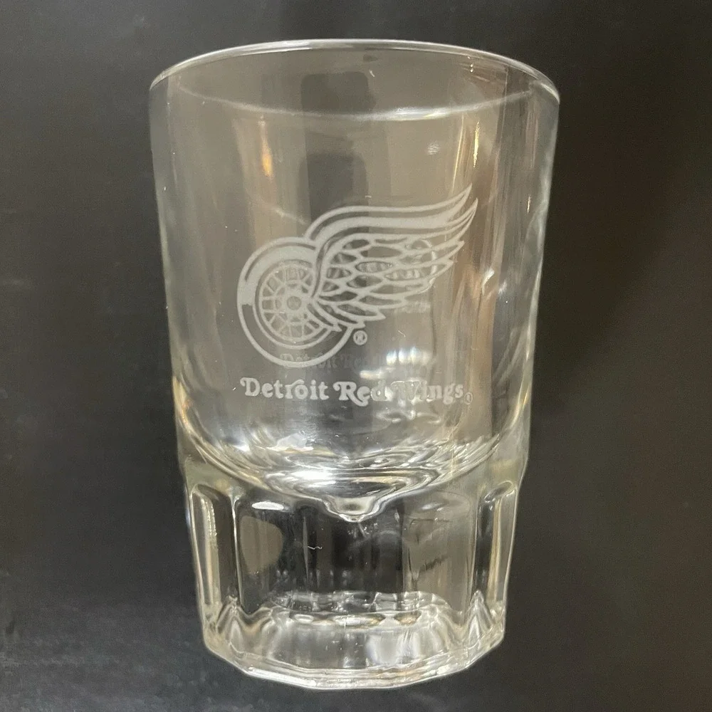 Set 4 Crown‎ Royal Detroit Red Wings Logo Whiskey 2 Oz Heavy Bottom Shot Glasses